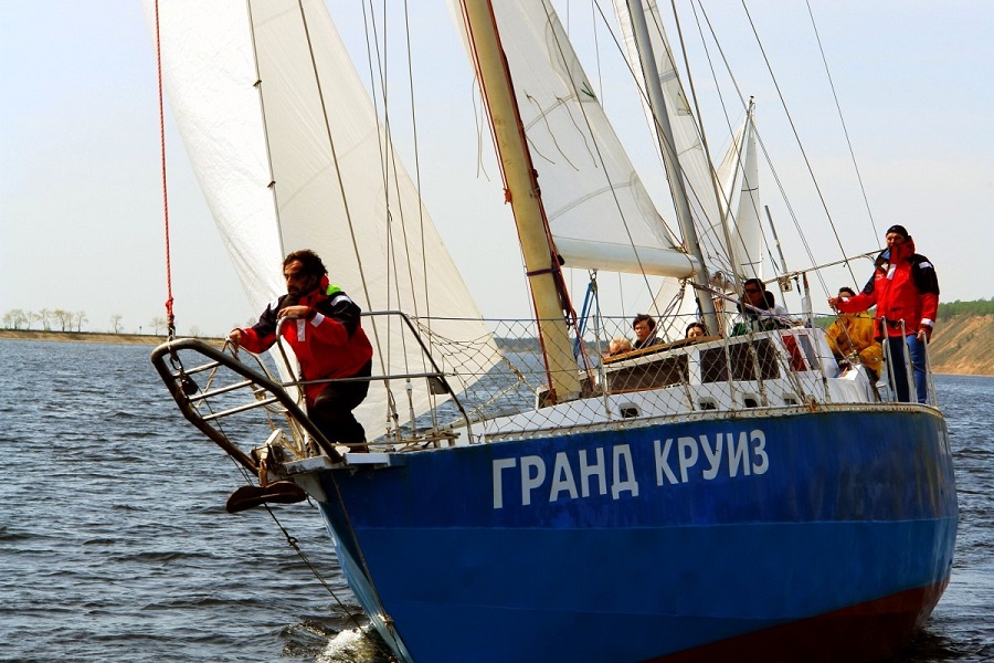 Яхта гайда прошла в 1 неделю 28. Яхта Гранд. Круиз на яхте. Яхта Тольятти. Килевые яхты.