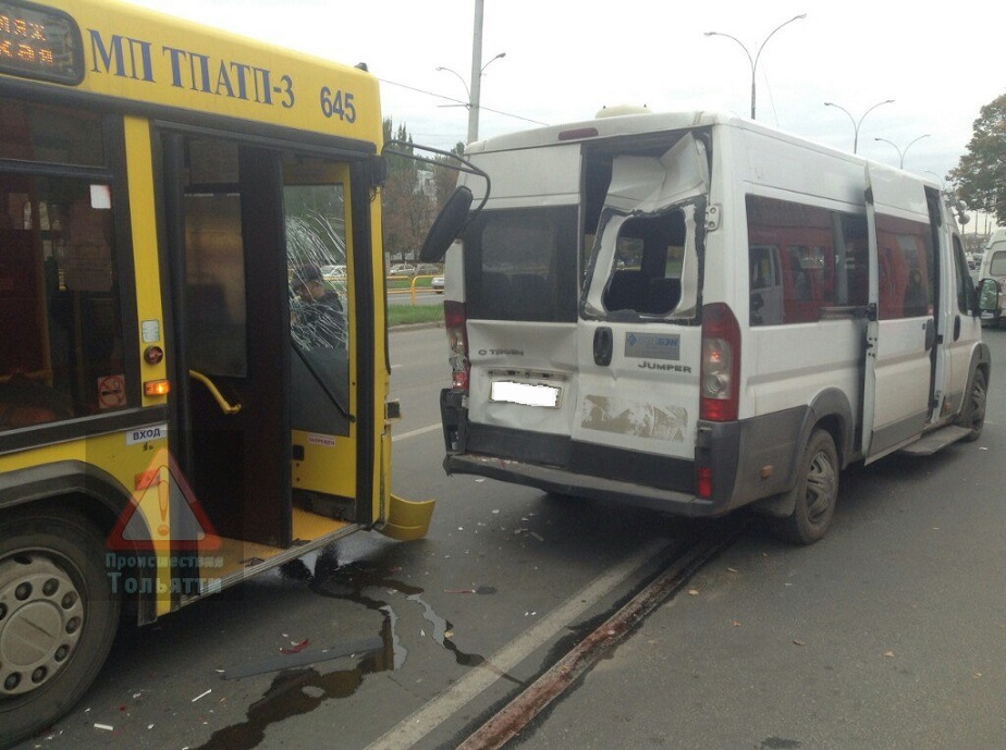 3 автобус тольятти. Авария маршрутки Тольятти. Авария автобуса в Тольятти. Тольяттинский автобус. Автобусы Тольятти.