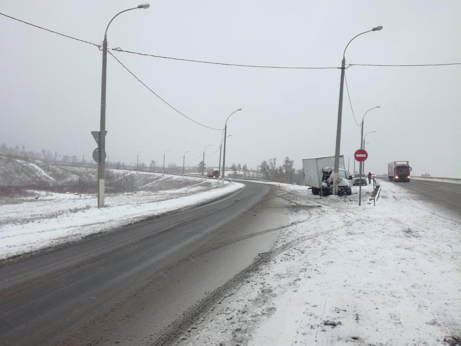 В Тольятти «ГАЗель» врезалась в столб. Погиб человек | 19.12.2021 | Тольятти  - БезФормата