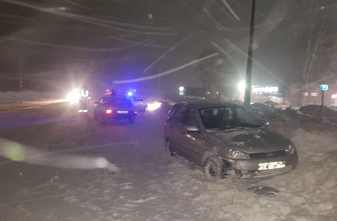 Попали в аварию когда гоняли на машинах. ДТП 23.01.2022 В Самарской области. Аварии на Ладе 21099.