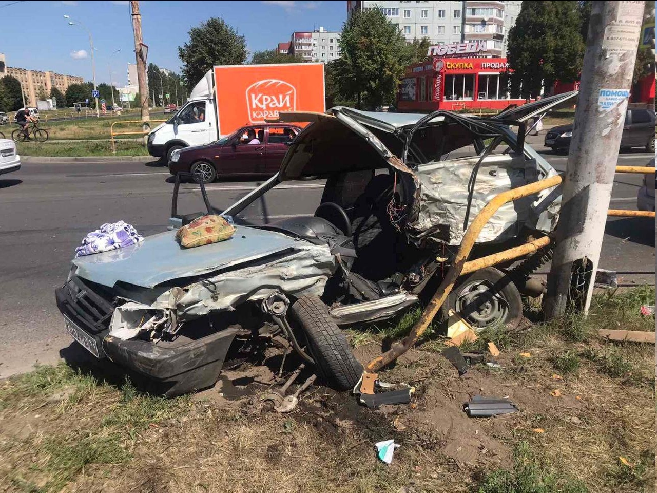 В Тольятти на перекрестке столкнулись два поколения водителей. Пострадал  человек | 07.08.2023 | Тольятти - БезФормата