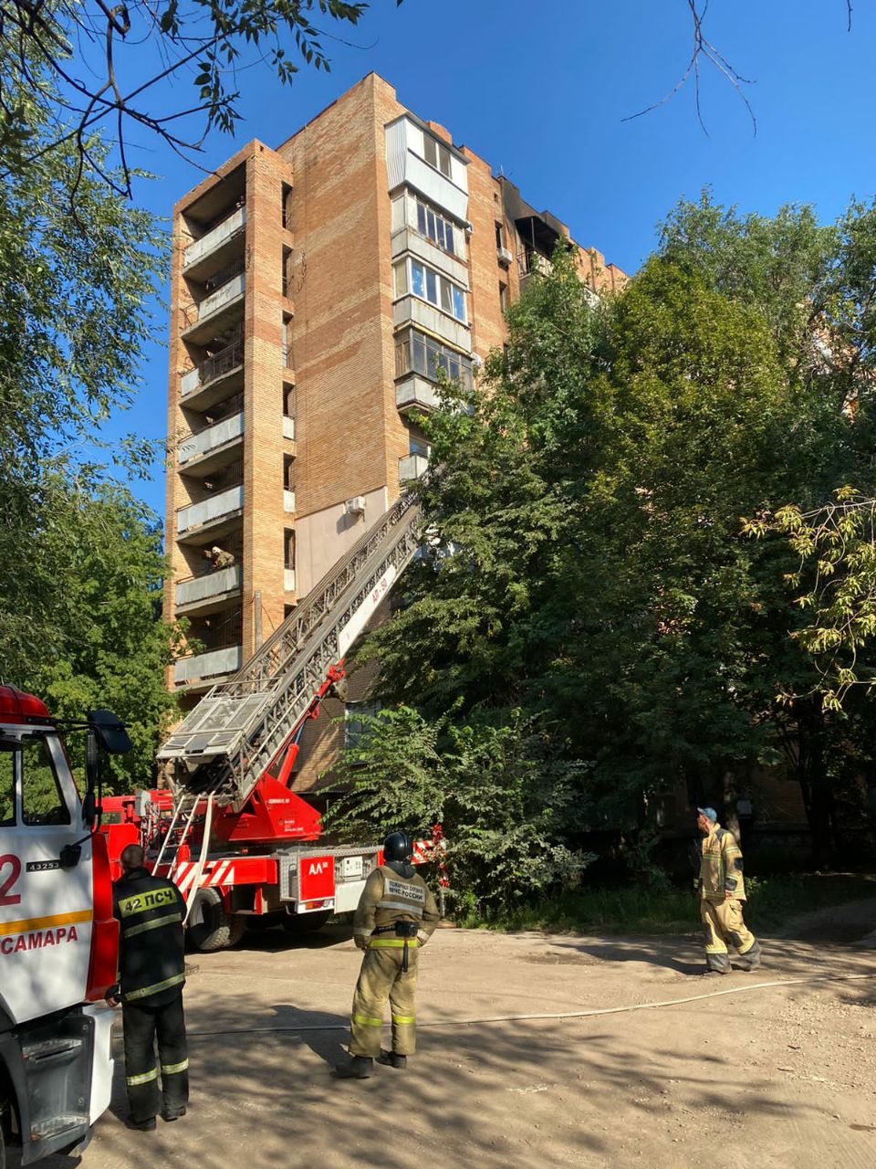 В Самарской области во время пожара в квартирах спасли 16 человек. Один  погиб | 18.08.2023 | Тольятти - БезФормата