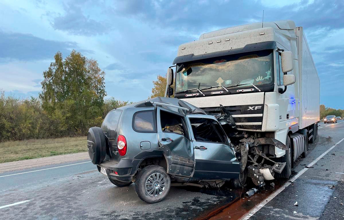 На трассе М-5 в Самарской области в страшной аварии погиб человек |  02.10.2023 | Тольятти - БезФормата