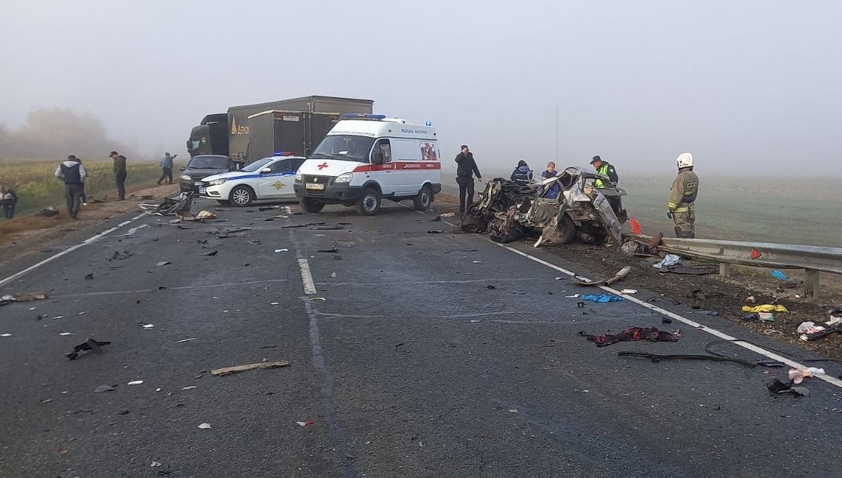 Люди погибли в массовом ДТП на трассе М-5 в Самарской области | 04.10.2023  | Тольятти - БезФормата