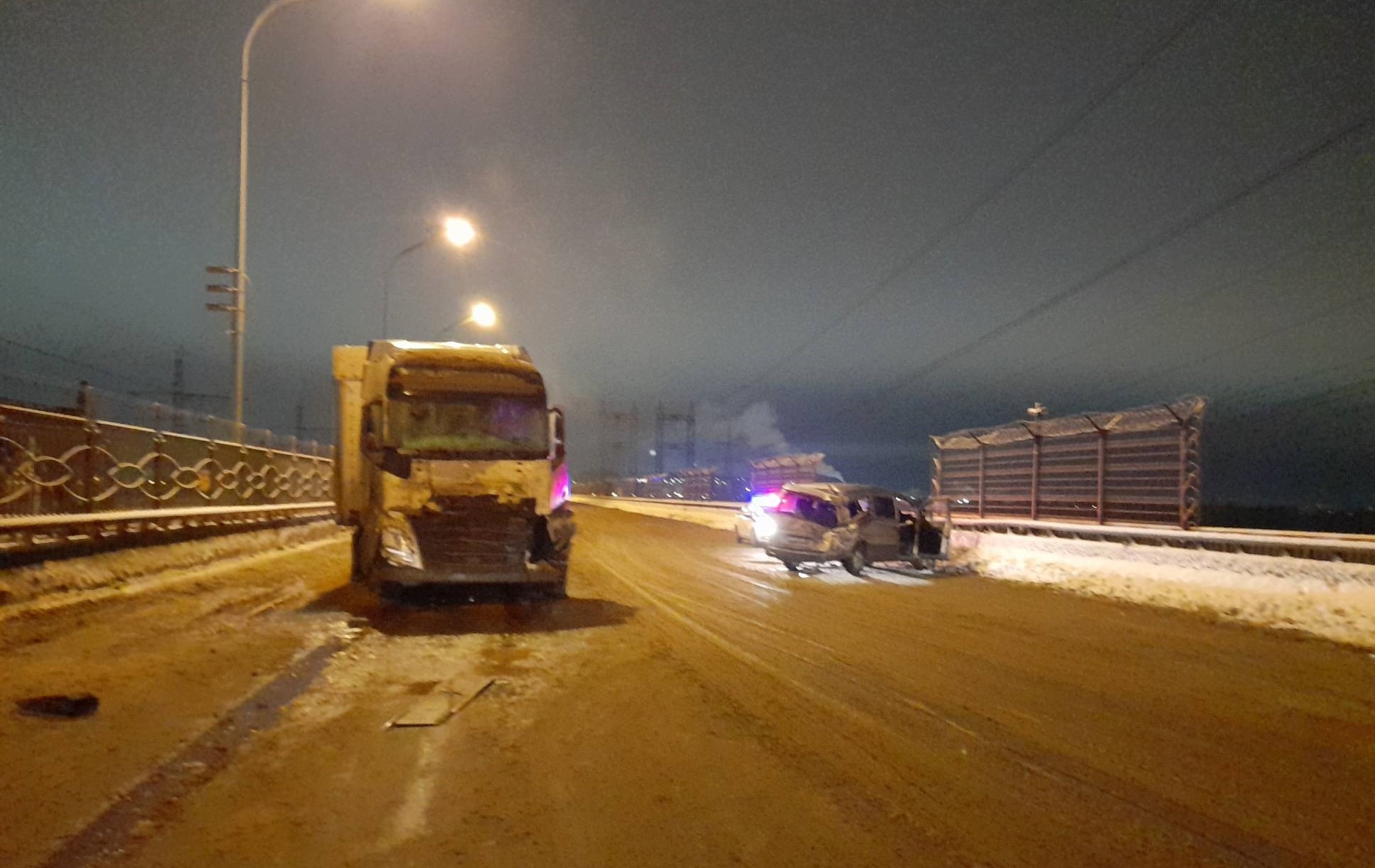 В Самарской области в районе ГЭС столкнулись три автомобиля | 01.01.2024 |  Тольятти - БезФормата