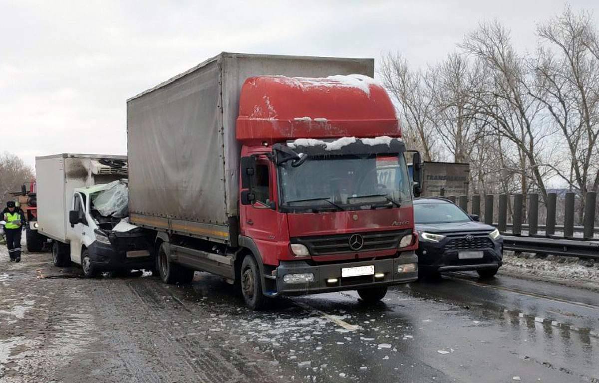 Зажало в кабине: На М-5 в Самарской области столкнулись грузовики | TLT.ru  - Новости Тольятти