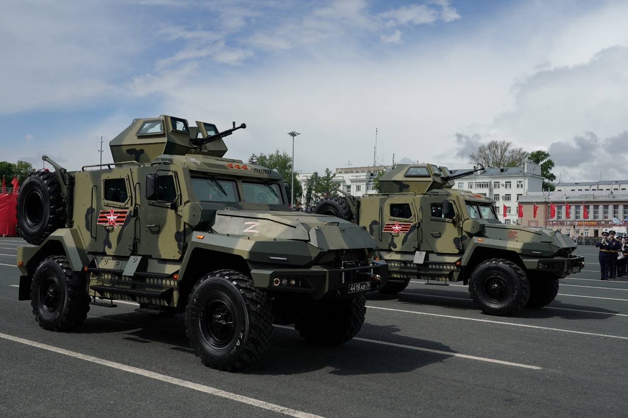 Тысячи самарцев пришли на Парад Победы на площади Куйбышева | TLT.ru -  Новости Тольятти