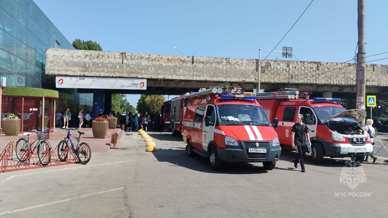 В Тольятти из ТЦ эвакуировали 350 человек из-за пожара | 06.07.2024 |  Тольятти - БезФормата