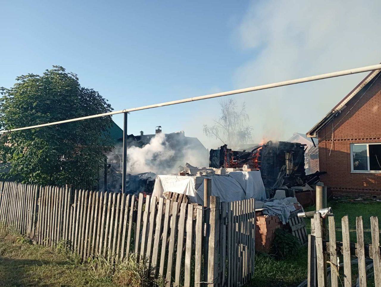 В селе под Тольятти ночью загорелись 3 дома | 08.07.2024 | Тольятти -  БезФормата